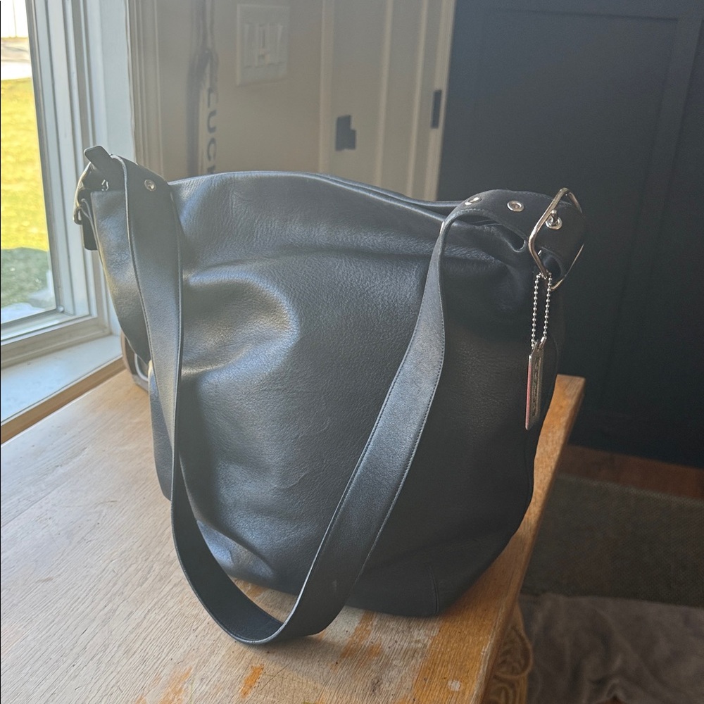 Vintage! Rare find Coach XL bucket Black Leather Crossbody Shoulder Bag 9151